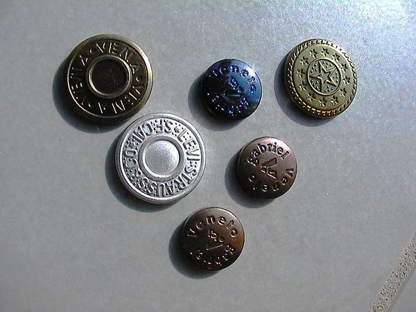 Diverse Knöpfe in Farbe
